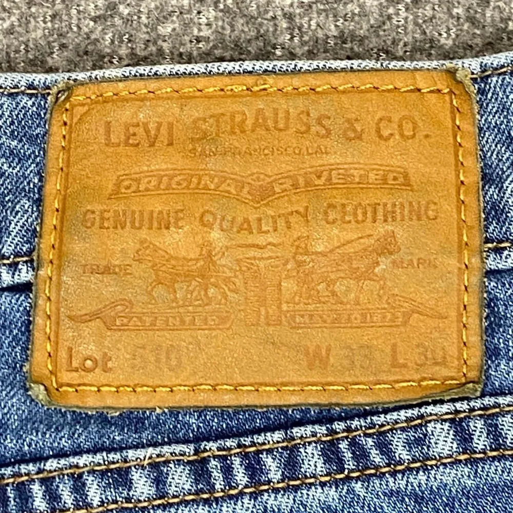 Levis Premium down shipping 32